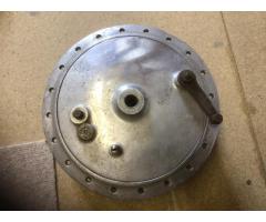 Front hub and brake plate